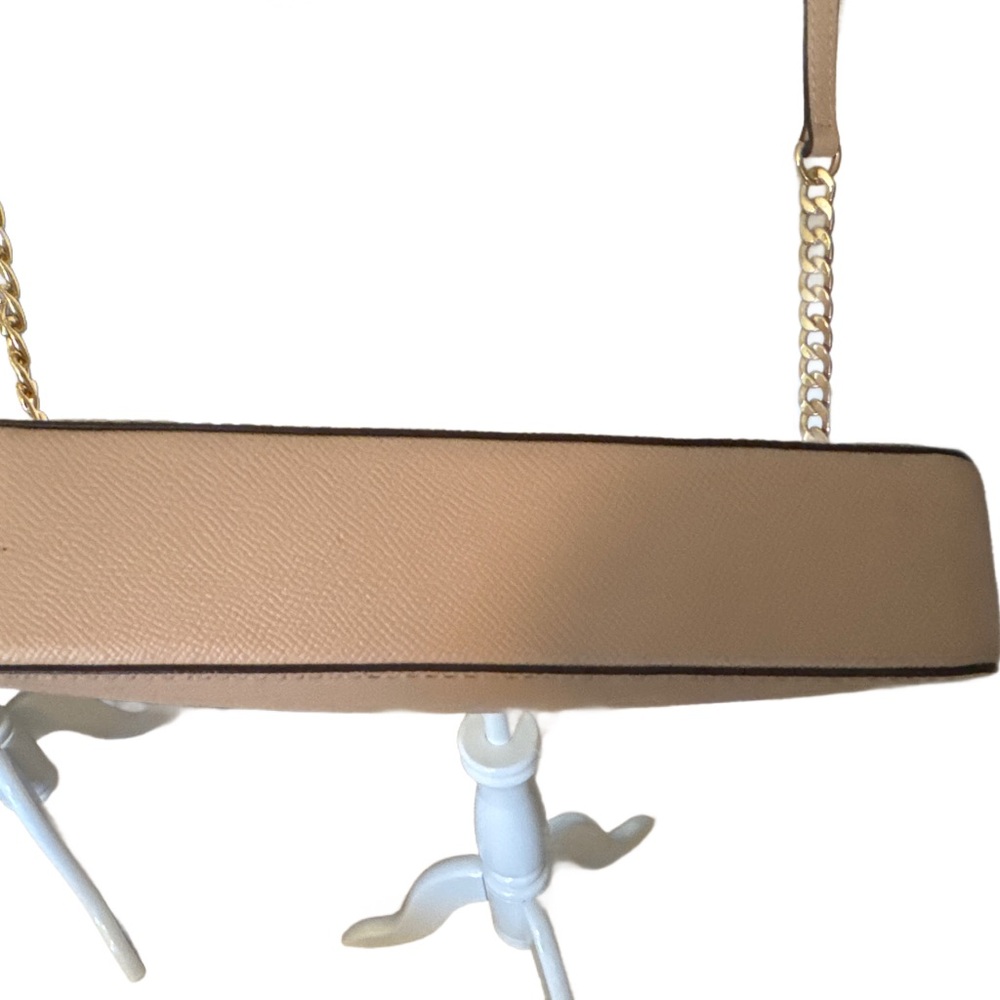 Michael Kors Jet Set Beige/Nude Crossbody Bag with Gold Accents - Picture 5 of 14